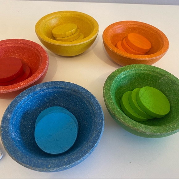 Plan Toys Sort & Count Cups - Picture 3 of 8